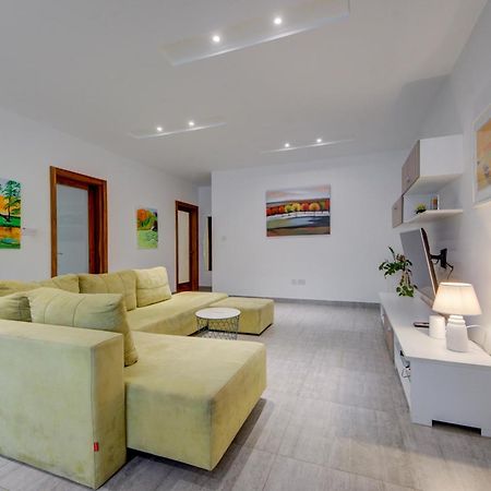 סיינט פול ביי Top Floor Apt With Common Pool Close To All Amenities מראה חיצוני תמונה