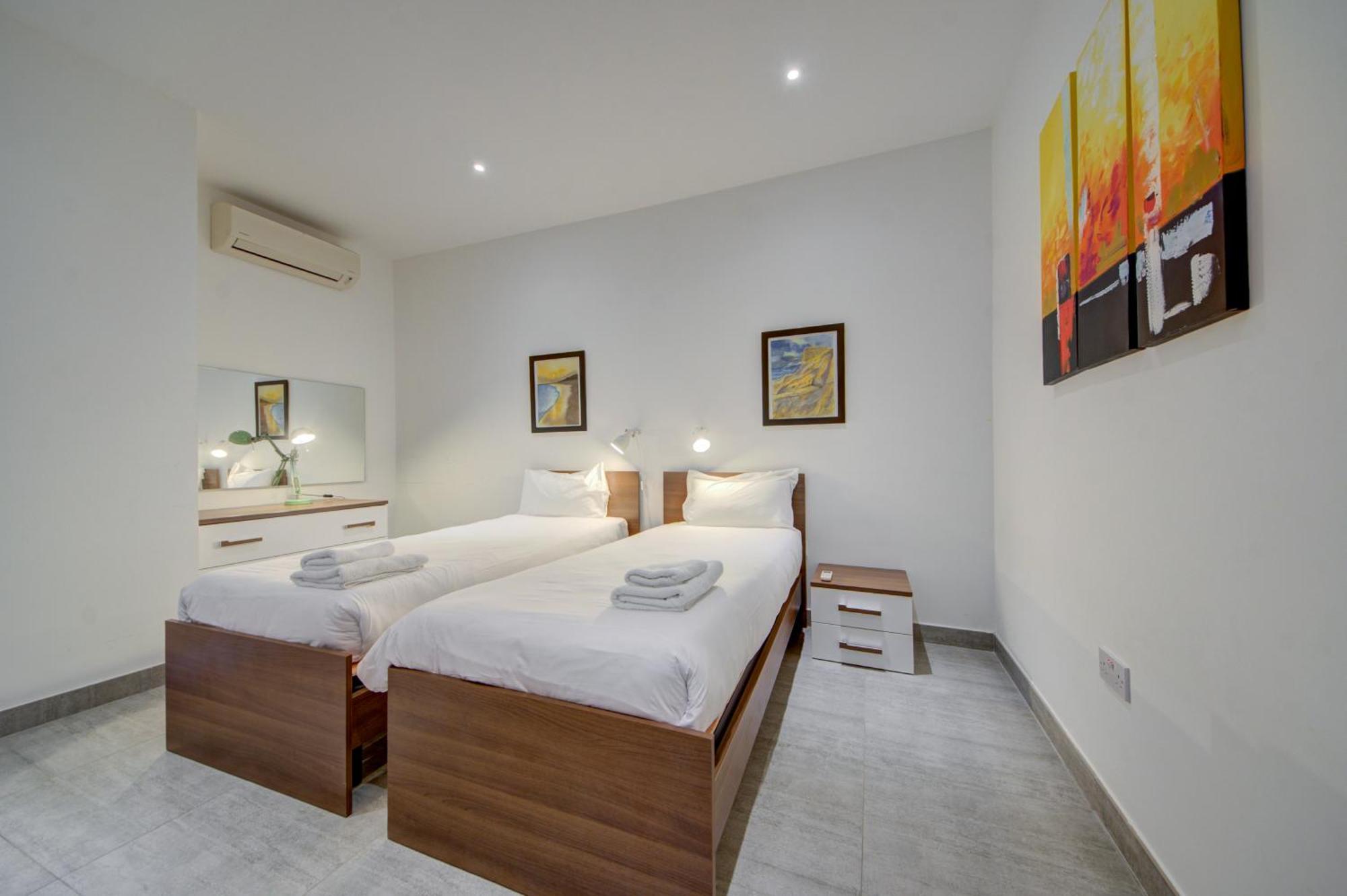סיינט פול ביי Top Floor Apt With Common Pool Close To All Amenities מראה חיצוני תמונה