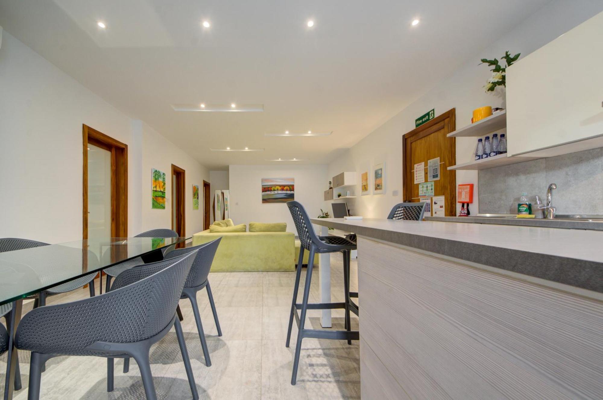 סיינט פול ביי Top Floor Apt With Common Pool Close To All Amenities מראה חיצוני תמונה